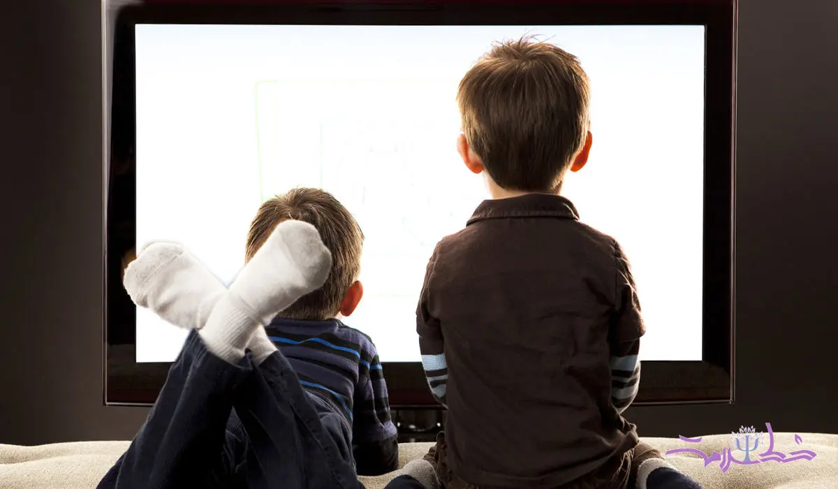 کودکان چه آسیب هایی از تماشای زیاد تلویزیون می بینند؟ 