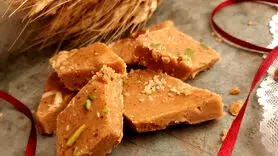 طرز تهیه حلوا خشک گردویی برای عید و افطار + فوری و ارزان
