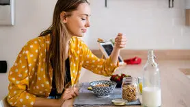 این غذاها عمر زنان را افزایش می دهد + لیست مواد غذایی
