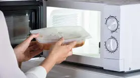 هشدار جدی درباره گرم کردن غذا در ماکروویو 