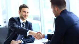 تماس چشمی به معنای جذابیت است؟