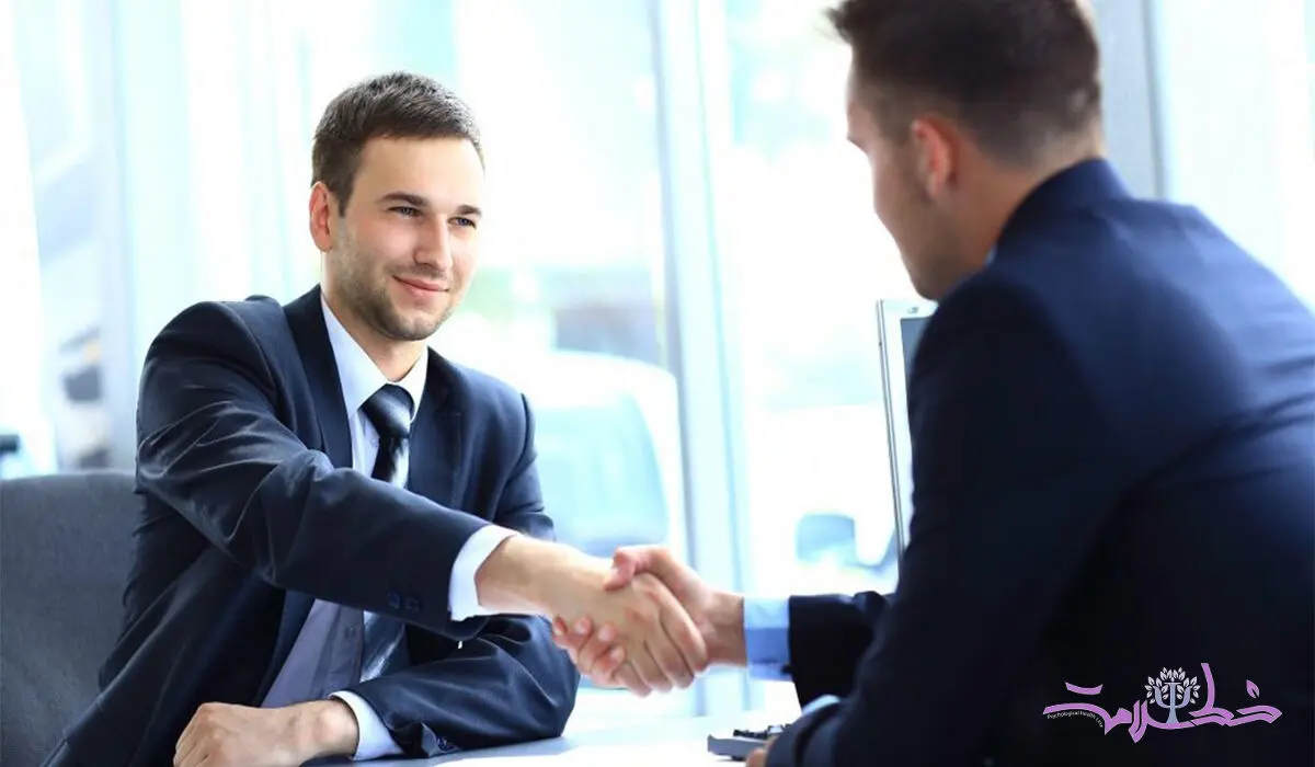 تماس چشمی به معنای جذابیت است؟