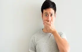 دو عامل اصلی بوی بد دهان را بشناسید + 8 ماده غذایی