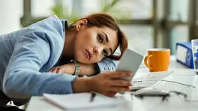 چگونه تعلل و تنبلی کردن را مدیریت کنیم؟+6 اصل ACT برای مقابله با تعلل
