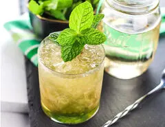 طرز تهیه یک شربت برای کاهش دمای بدن در تابستان