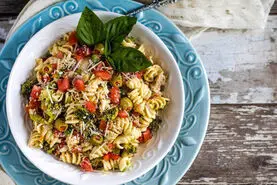  طرز تهیه سالاد پاستا با سبزیجات و سس لیمویی به سبک ایتالیایی برای کارمندان کم تحرک / آشپزی ملل 
