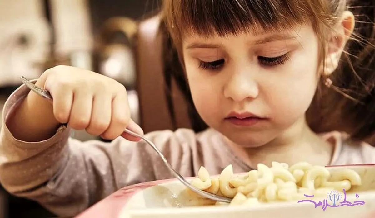 اجبار به غذا خوردن کودکان را به این بیماری روانی مبتلا می کند