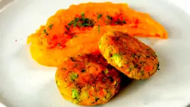 فیلم/ طرز تهیه مدرن ترین فلافل با طعم خاص + سس مخصوص بدون گوشت