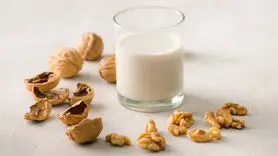فواید شیر گردو برای داشتن خواب خوب
