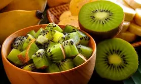 آیا خوردن کیوی با پوست برای سلامتی مضر است؟