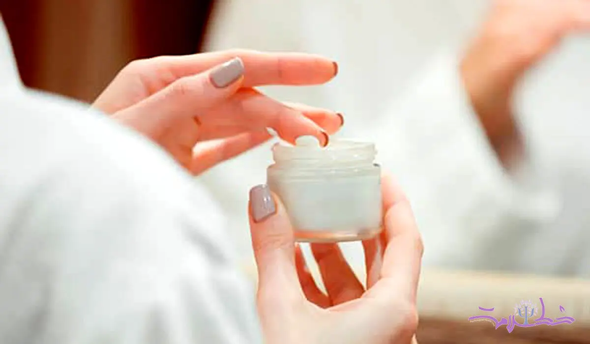 فیلم آموزش ساخت کرم طبیعی شگفت انگیز زیبایی در خانه + لب ، پا و ابرو