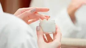 فیلم آموزش ساخت کرم طبیعی شگفت انگیز زیبایی در خانه + لب ، پا و ابرو