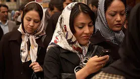 چرا ناگهان همه دنبال یک موضوع می روند؟ راز روانی ترندهایی که ذهن مردم را تسخیر می کنند