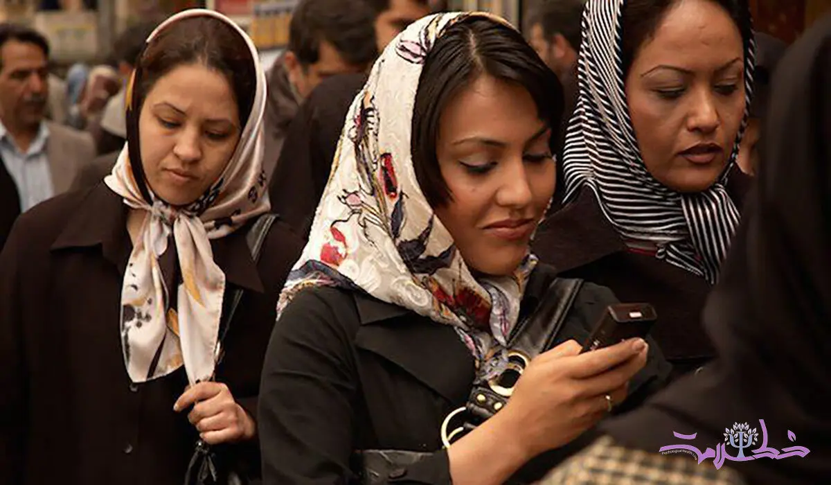 چرا ناگهان همه دنبال یک موضوع می روند؟ راز روانی ترندهایی که ذهن مردم را تسخیر می کنند