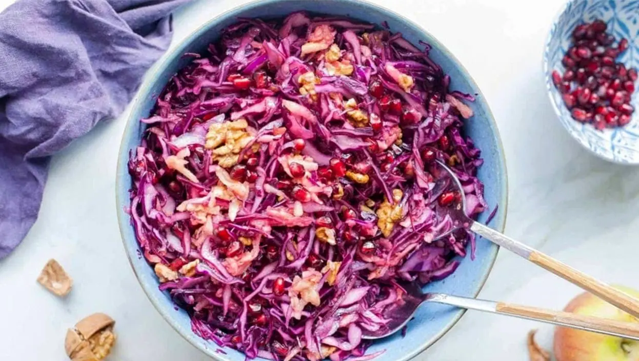 طرز تهیه سالاد انار برای شب یلدا