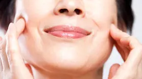 طرز تهیه نوشیدنی روشن کننده پوست با کشمش، زعفران و تخم ریحان