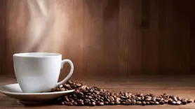 قهوه را ناشتا بخورید معده تان اعتراض می کند