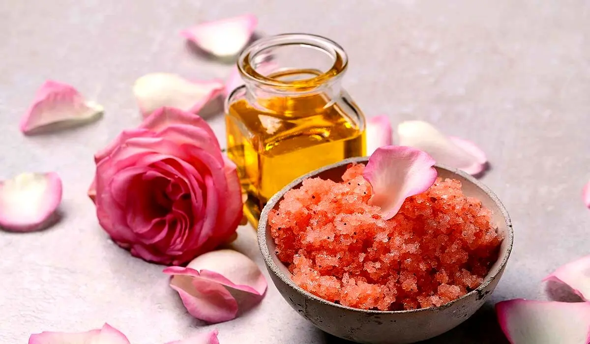 درمان مشکلات پوستی با روغن گل سرخ، یک راهکار طبیعی و موثر