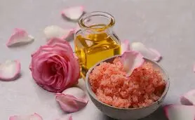درمان مشکلات پوستی با روغن گل سرخ، یک راهکار طبیعی و موثر