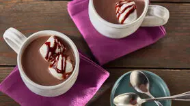 فیلم/طرز تهیه شکلات داغ با فوت کوزه گری + دستورالعمل کافی شاپی است