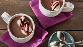 فیلم/طرز تهیه شکلات داغ با فوت کوزه گری + دستورالعمل کافی شاپی است