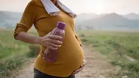 تاثیر نوشیدن آب بر بارداری