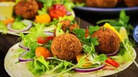 طرز تهیه فلافل بدون نخود در خانه+ راز فلافل پفکی و خوشمزه آبادانی
