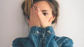 روانشناسی شخصیت / اگر این 4 نشانه را دیدید با فردی بسیار حساس روبرو هستید
