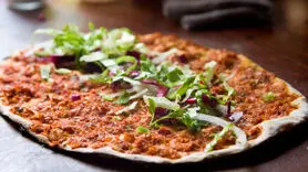 طرز تهیه پیتزای ترکیه ای ساده و فوری بسیار خوشمزه