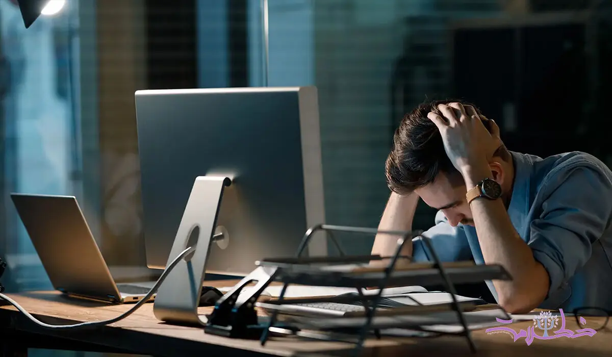 چه ارتباطی بین افسردگی و اعتیاد به کار وجود دارد؟