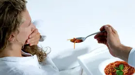 چرا اختلالات خوردن فقط درباره غذا نیستند؟ رمزگشایی پیام‌های پنهان روانی