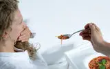 چرا اختلالات خوردن فقط درباره غذا نیستند؟ رمزگشایی پیام‌های پنهان روانی