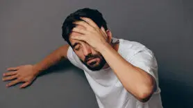 علت سرگیجه چیست؟ + چگونه بخوابید تا سرگیجه کاهش یابد