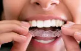دندان‌ قروچه فقط یک عادت بد نیست!/ چرا بعضی افراد شب‌ها دندان‌هایشان را روی هم می‌سایند؟