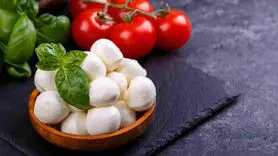 فیلم/طرز تهیه پنیر موزارلا به شیوه خانگی +با کمترین چربی و نمک