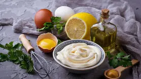 طرز تهیه سس مایونز خردل و سیر + خاص و فوری 