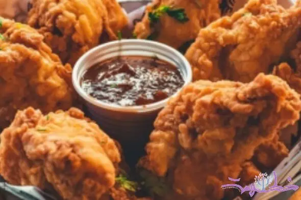 طرز تهیه مرغ سوخاری خانگی ترد و پفکی با فوت و فن‌های ویژه در قابلمه!