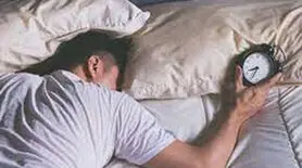 اگر برای چند دقیقه بیشتر خوابیدن زنگ ساعت را قطع می کنید حتما بخوانید
