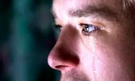 چرا بعضی افراد موقع فیلم دیدن گریه می کنند؟ 