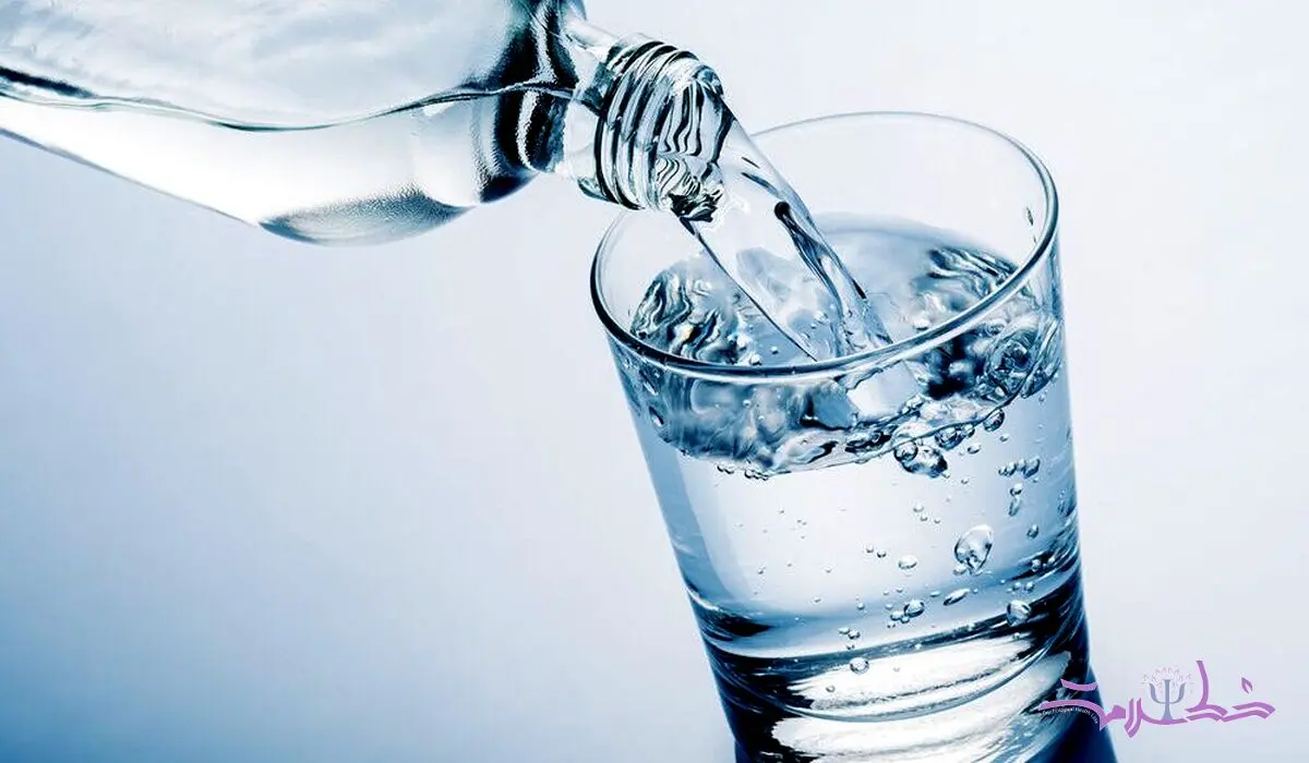 ۵ راه ساده برای اطمینان از نوشیدن آب کافی در طول روز
