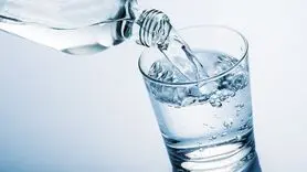 ۵ راه ساده برای اطمینان از نوشیدن آب کافی در طول روز