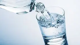 ۵ راه ساده برای اطمینان از نوشیدن آب کافی در طول روز