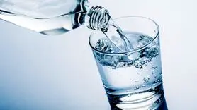۵ راه ساده برای اطمینان از نوشیدن آب کافی در طول روز