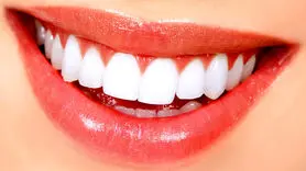 دندان سفید و زیبا می خواهید؟ از این روش های طبیعی کمک بگیرید