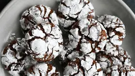 فیلم/ طرز تهیه کوکی شکلاتی ترک دار 