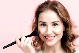 چگونه آرایش کنید تا جوان‌ به نظر برسید