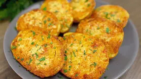فیلم/ طرز تهیه سیب زمینی پنیری تنوری با سس مخصوص + شام فوری خوشمزه و ارزان