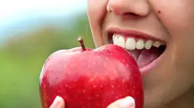 خوردن بعضی از میوه ها مثل مسواک زدن است 