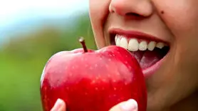 خوردن بعضی از میوه ها مثل مسواک زدن است 