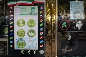 کاهش قیمت طلا و سکه در مقابل افزایش قیمت دلار